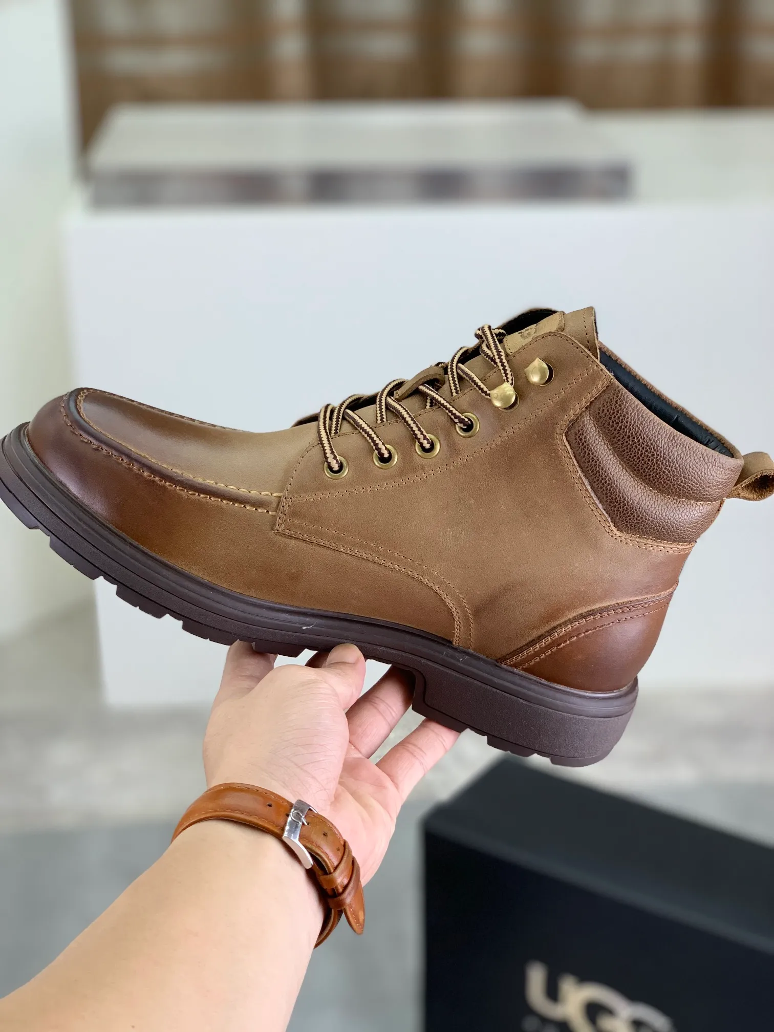 Factory price P640 💶[UGG] (full wool lining) Top-end high-quality fur integrated warm snow boots from Australia's warm luxury men's shoes brand, UGG-5877 official website synchronized, made of imported cowhide, carefully sewn...Imported rubber outsole (comfortable, soft, wear-resistant) The quality is really great...Exquisite workmanship, you can't put it down at first sight, code number: 39-44 Color: 3️⃣colors available